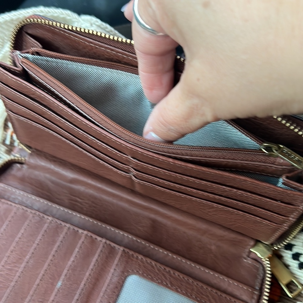 Fossil Chestnut Color Wallet - Picture 5 of 5